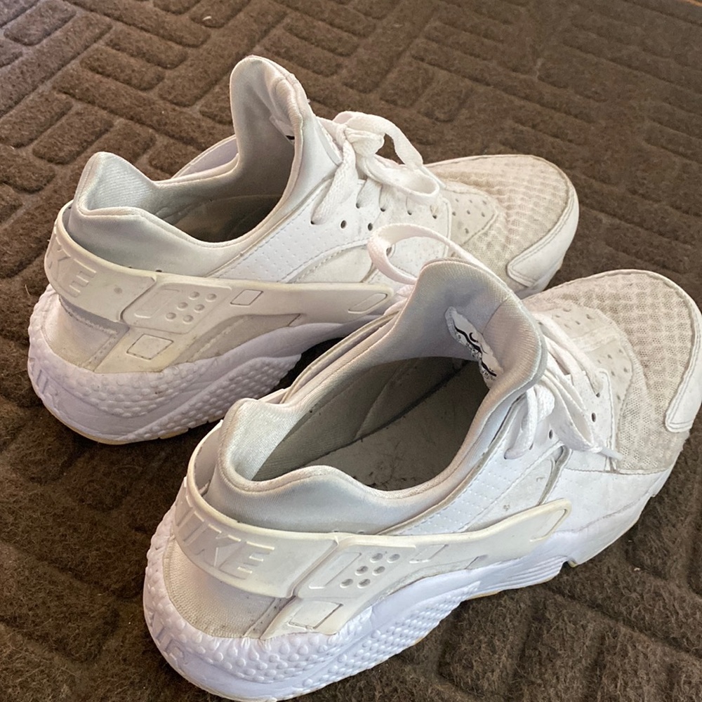 Mens Nike Huarache size 10.5 white
